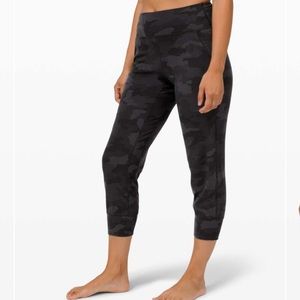 Lululemon Camo Joggers size 4, 23 length